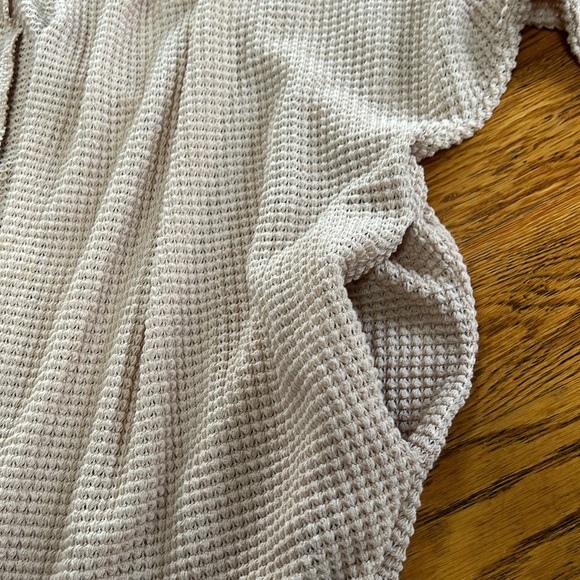 Markeety tan oversized waffle knit cardigan with side pockets. Size XL. - Picture 5 of 12